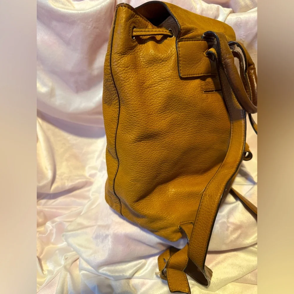 Tory Burch Backpack Brody Pebbled Leather with Zip Pouch in Tan - Picture 3 of 9